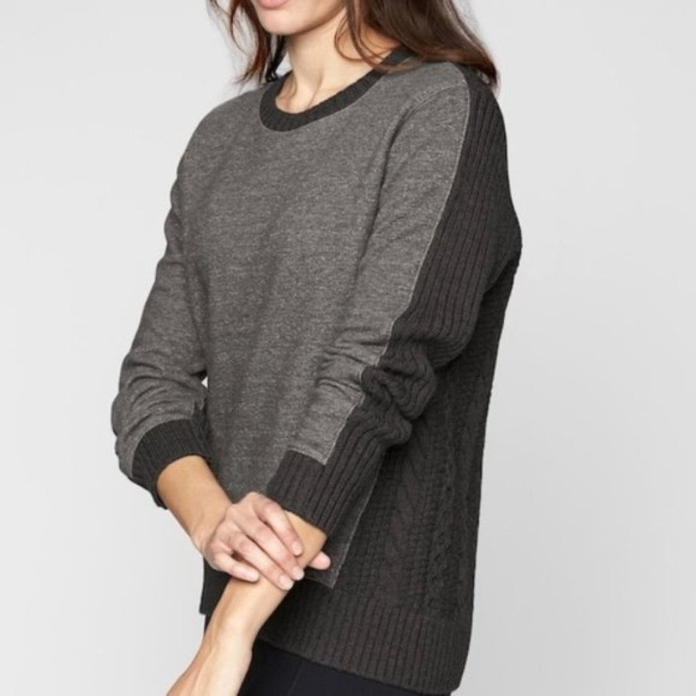 Athleta Madera sweatshirt/sweater in grey (M)